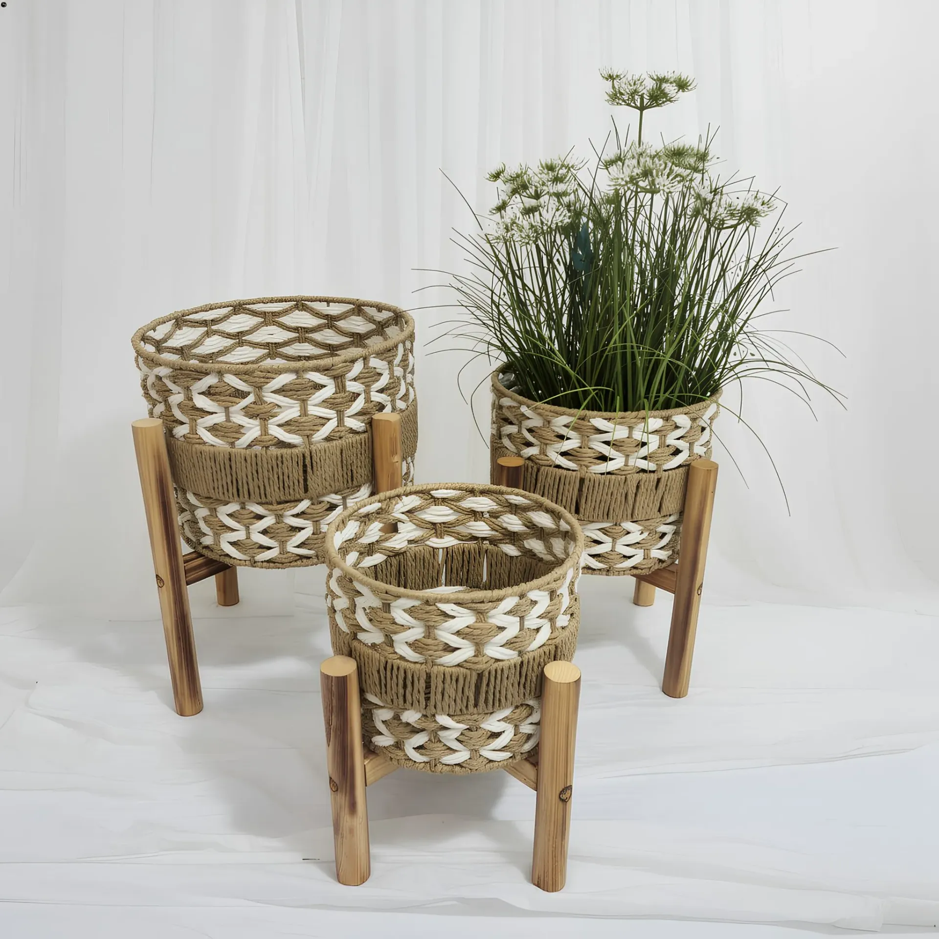 Valencia Royal Cane Planter Set