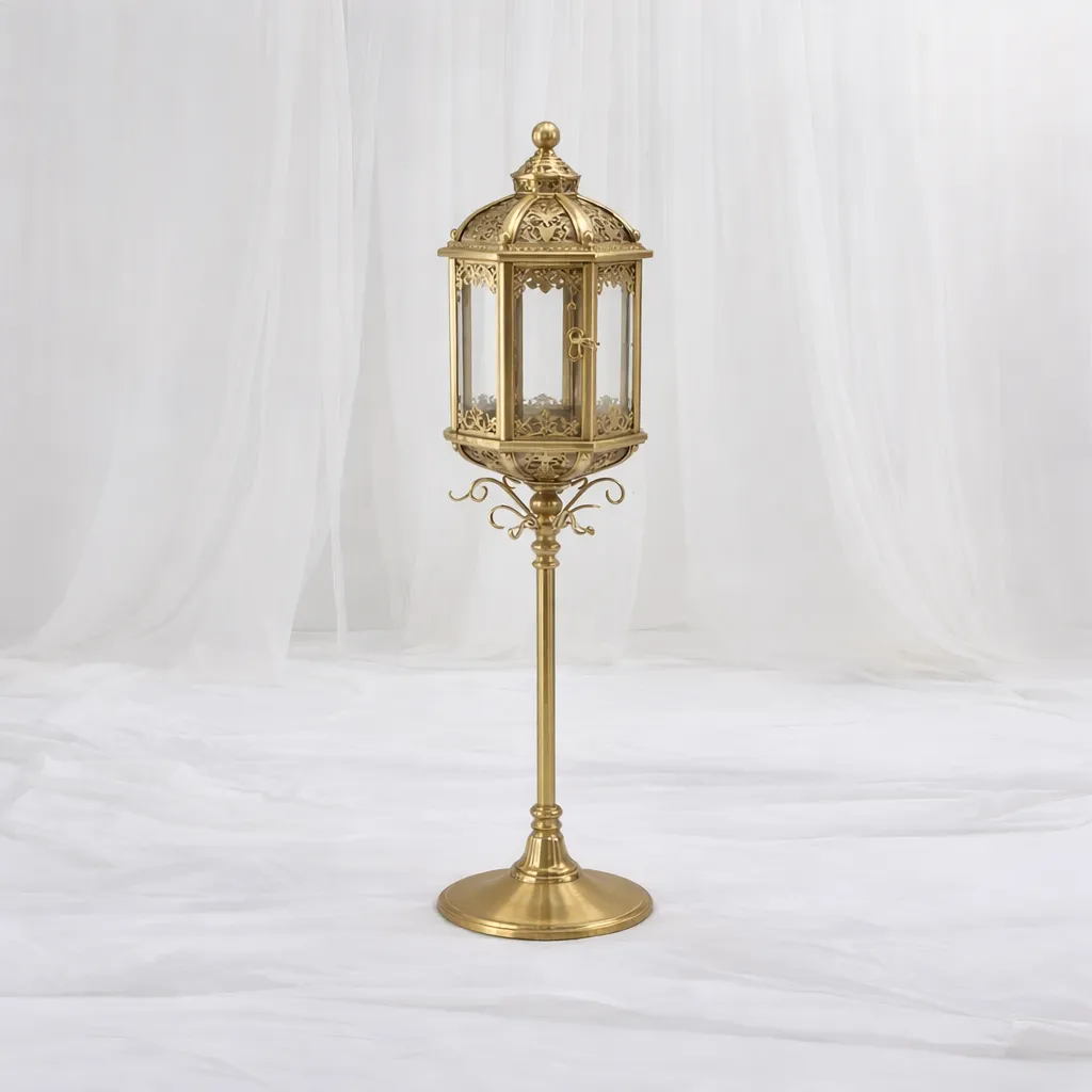 [Cs-442] Elegant Brass Lantern on Pedestal