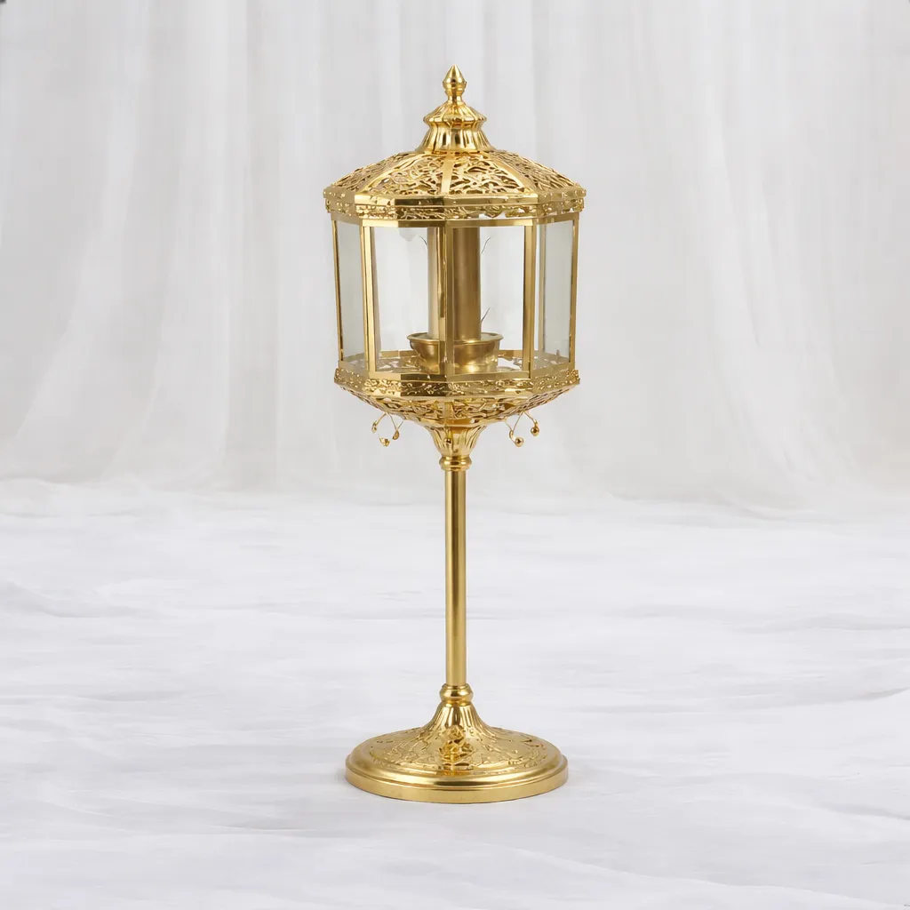 [MI-538] Elegant Gold Lantern with Intricate Details