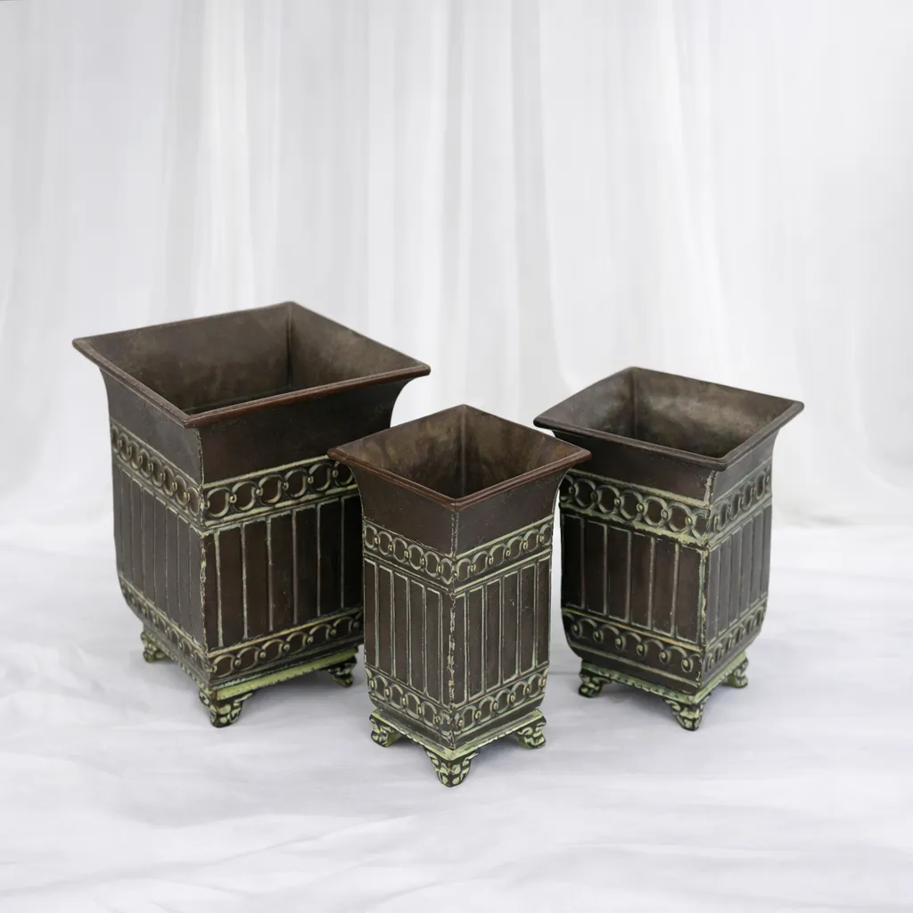 Heritage Grove Planter