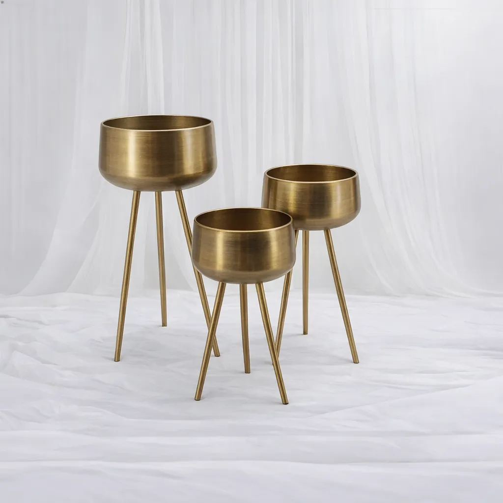 [P-1094] Elegant Gold Planters