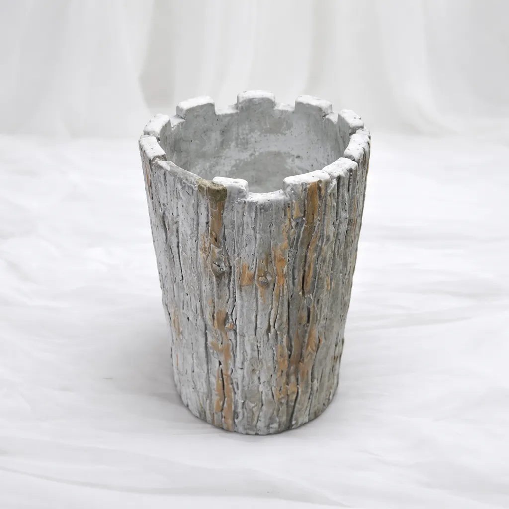 [P-1139] Rustic Tree Stump Concrete