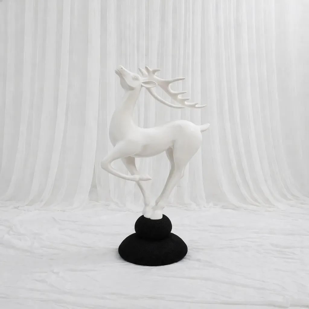 [S-924] Deer Sculpture