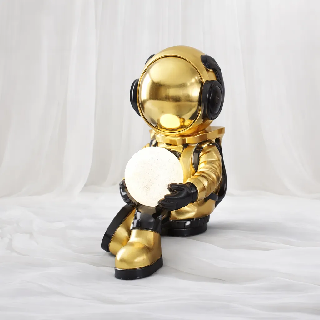 Luna Astronaut Glow Lamp