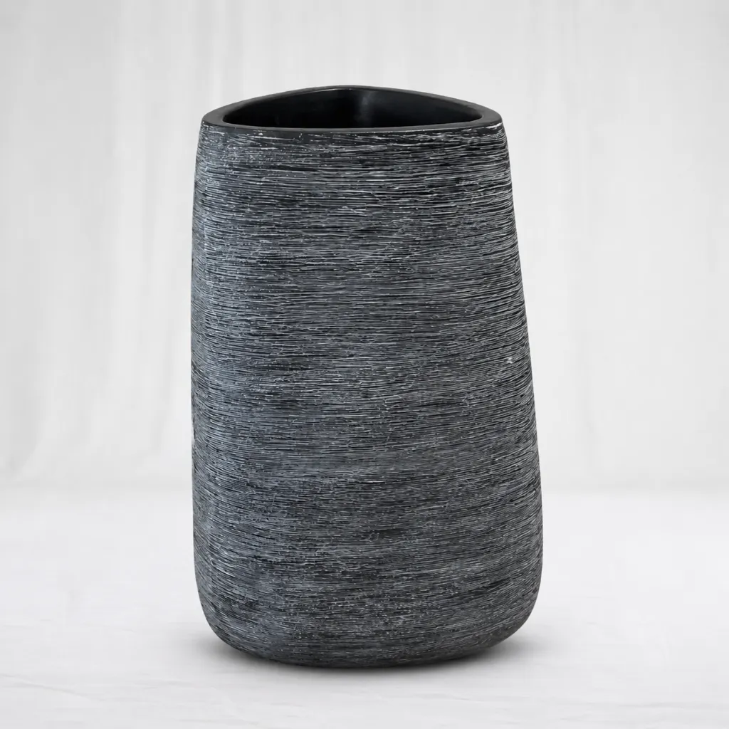 Luna Vessel Planter